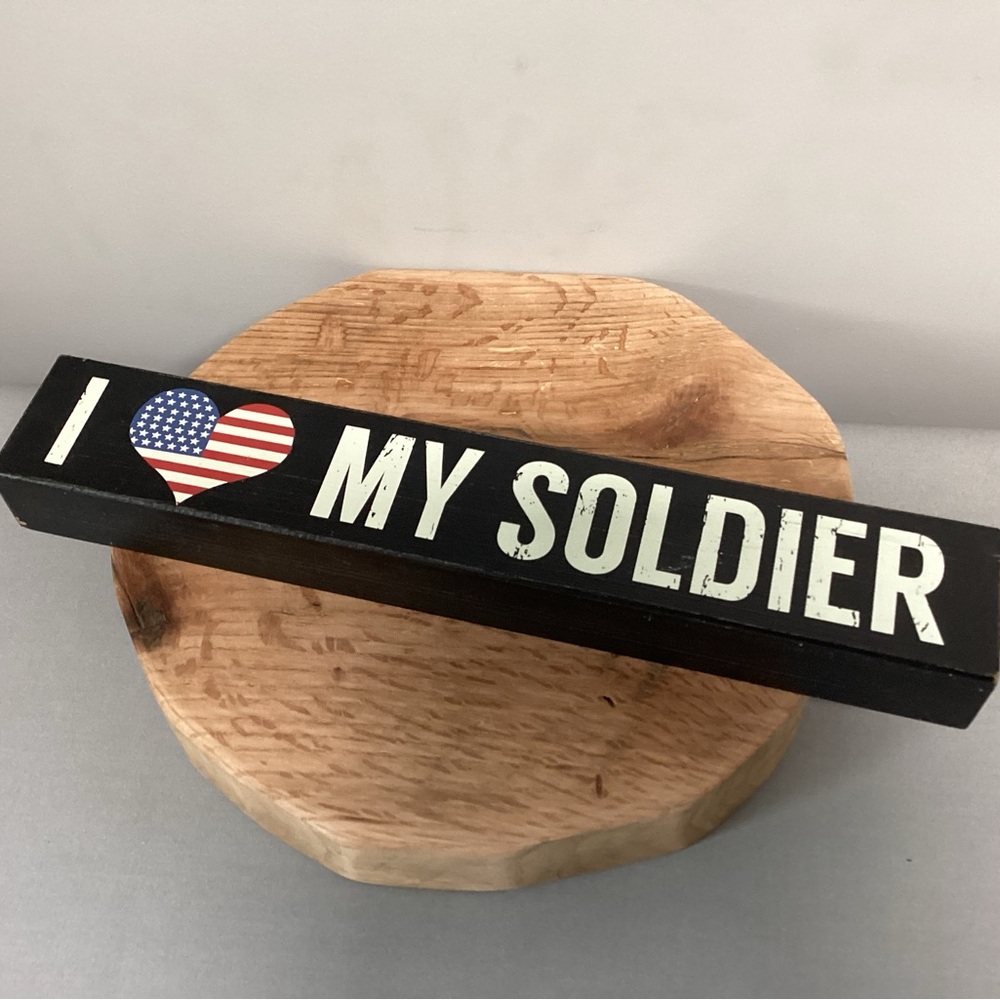 🔵 I ❤️ My Soldier - Beautiful Patriotic Home Decor for Mom, Wife, Son, Daughter - Picture 5 of 11
